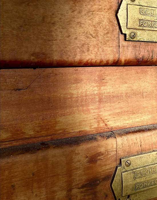 #B55: Estoque Falido - Close up of wood