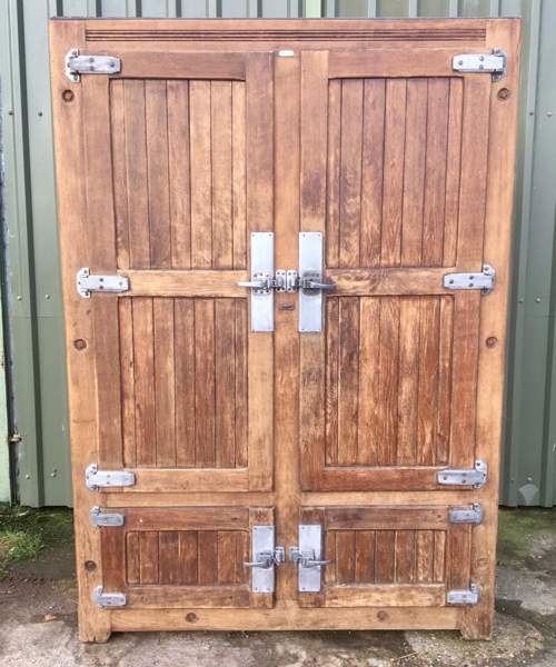 Vintage Fridge #E106: Badge Argent