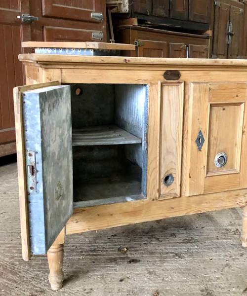 Vintage Fridge #E122: Ice Box