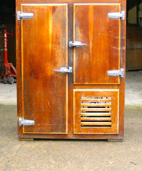 Vintage Fridge #E16: lances de lumière