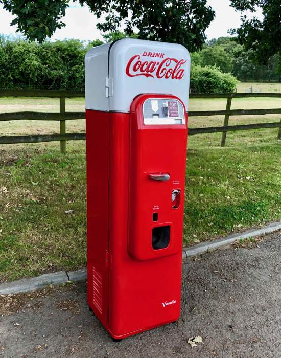 #V02: Vendo 44 Coca-Cola vending Machine 1957 - Front right