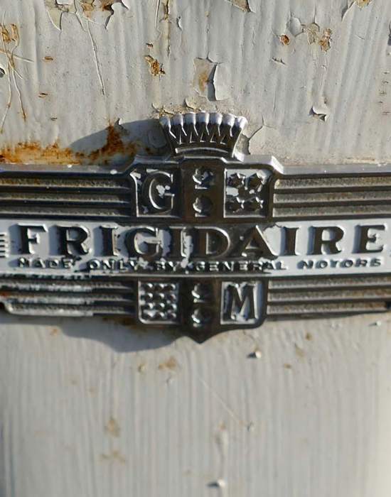 #V11: Frigidaire BCDT-SU - Badge