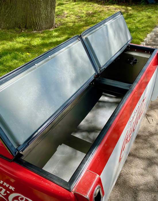 #V26: Cavalier Master CGD-C - Open inside