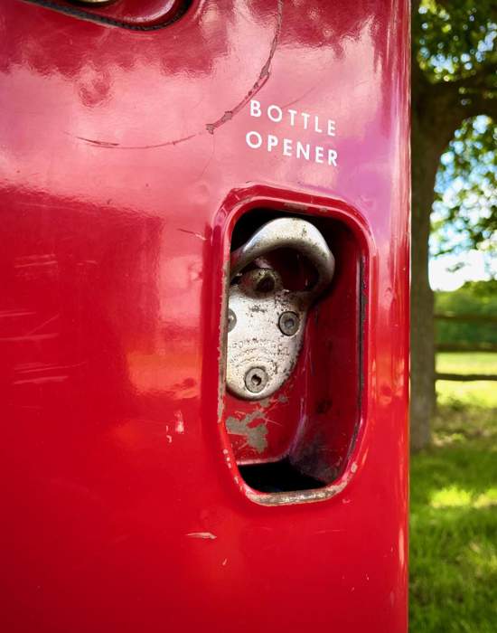 #V54: Vendo 44 Coca-Cola vending Machine 1957 - Bottle opener