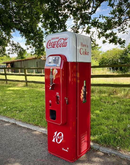 #V55: Vendo 44 Coca-Cola vending Machine 1957 - Left side