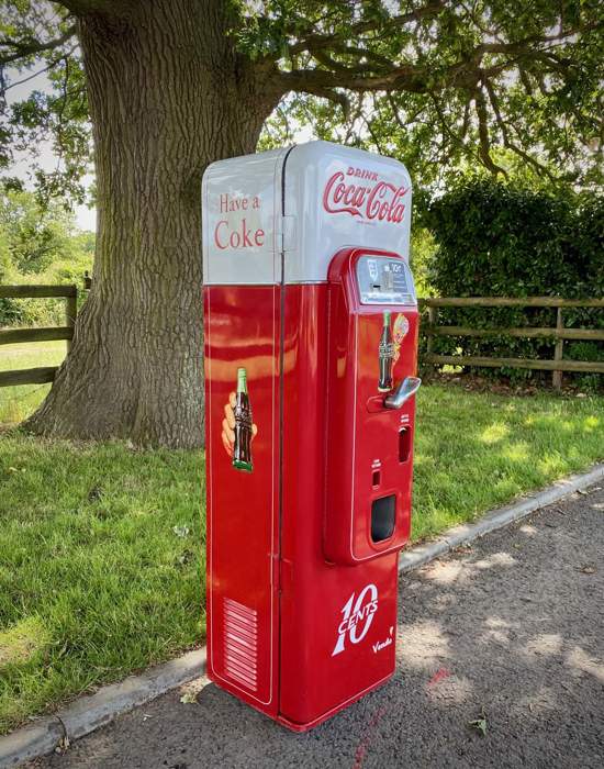 #V55: Vendo 44 Coca-Cola vending Machine 1957 - Right side